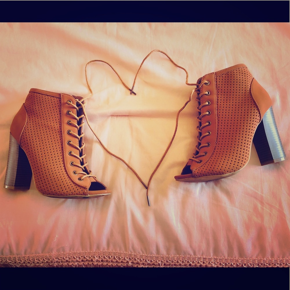 Chunky heel sexy booties!